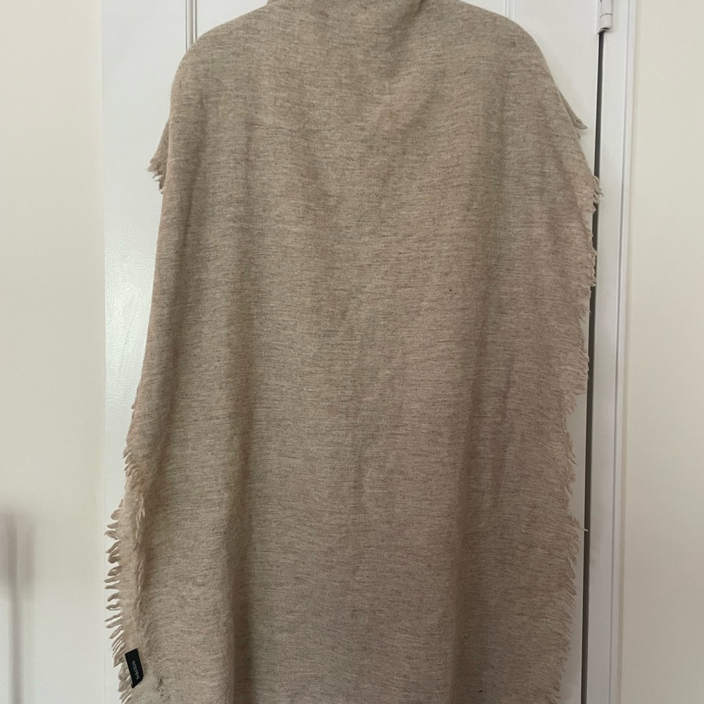 Aritzia babaton scarf